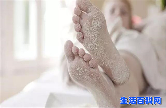 鹽水洗臉、泡腳有殺菌護膚奇效