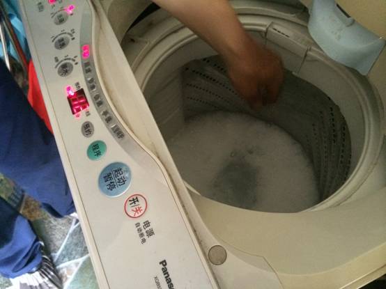 清洗家用洗衣機