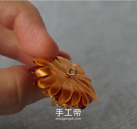 用塑料瓶制作塑料花 做成漂亮頭花的做法 -  www.shougongdi.com