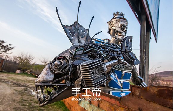 用車輛廢棄零件DIY制作的變形金剛機器人模型 -  www.shougongdi.com