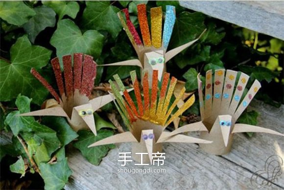 用卷紙筒手工制作孔雀 簡單兒童孔雀怎麼做 -  www.shougongdi.com
