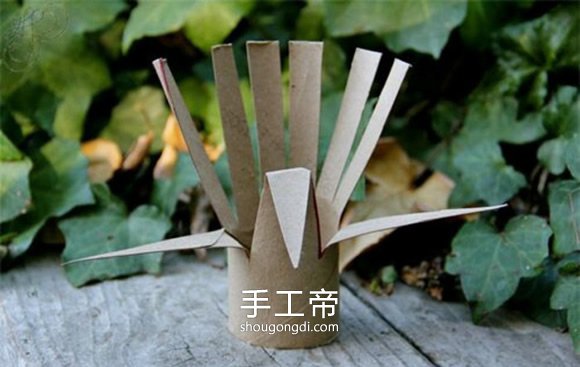用卷紙筒手工制作孔雀 簡單兒童孔雀怎麼做 -  www.shougongdi.com
