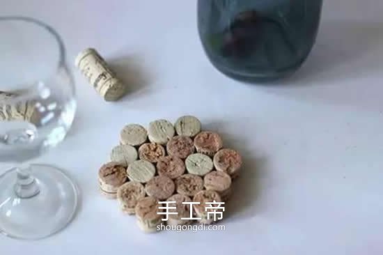 用紅酒瓶塞制作杯墊 自制軟木塞杯墊怎麼做 -  www.shougongdi.com