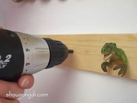 不要的小玩具制作掛架 自制趣味掛鉤架子方法 -  www.shougongdi.com