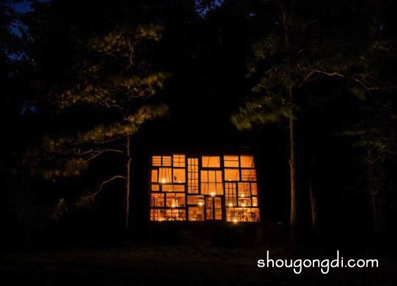 利用廢棄窗戶搭建房屋 森林裡的原始小屋DIY -  www.shougongdi.com