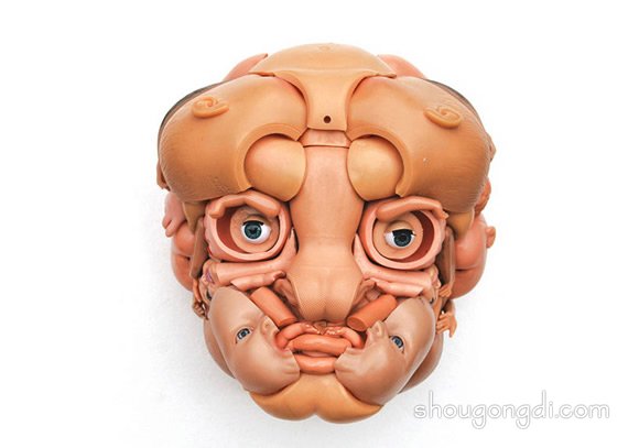 利用廢棄塑料人偶玩具DIY而成的人像雕塑圖片 -  www.shougongdi.com