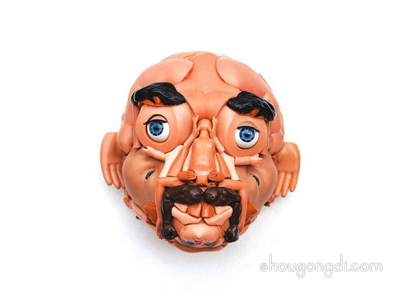 利用廢棄塑料人偶玩具DIY而成的人像雕塑圖片 -  www.shougongdi.com