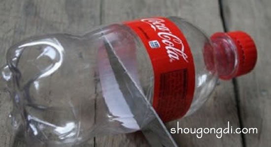 可樂瓶廢物利用DIY手工制作漂亮蘋果收納杯 -  www.shougongdi.com