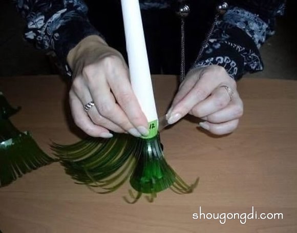 雪碧瓶子廢物利用手工制作漂亮的立體聖誕樹 -  www.shougongdi.com