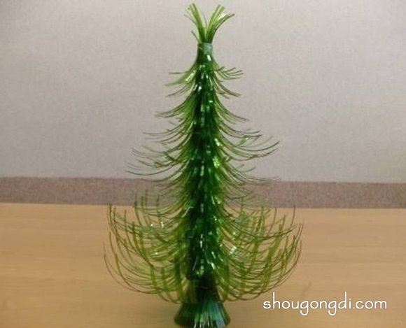 雪碧瓶子廢物利用手工制作漂亮的立體聖誕樹 -  www.shougongdi.com