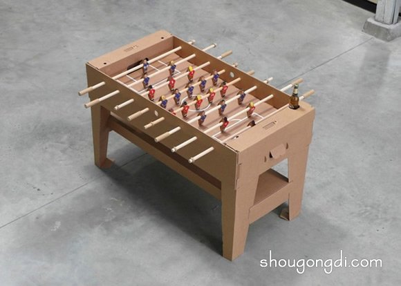 利用瓦楞紙板制作的桌上足球玩具 實在太贊啦~ -  www.shougongdi.com