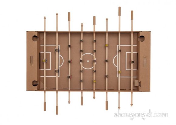 利用瓦楞紙板制作的桌上足球玩具 實在太贊啦~ -  www.shougongdi.com