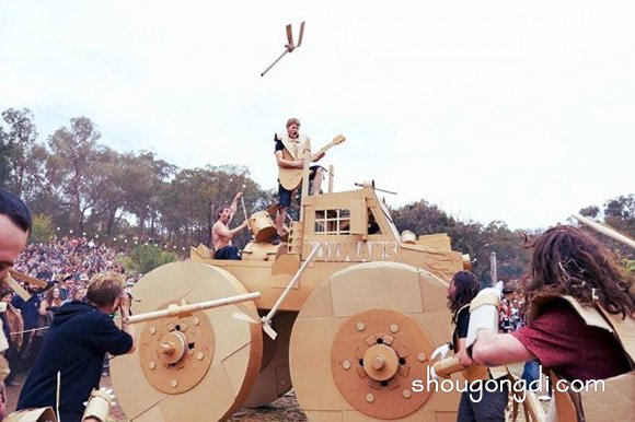 硬紙板廢物利用制作武器道具 開啟一場成人戰爭 -  www.shougongdi.com