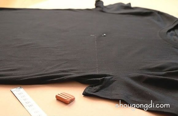穿舊的T恤改造DIY性感透明薄紗小禮服的教程 -  www.shougongdi.com
