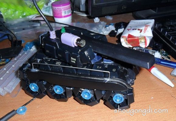 廢鍵盤變廢為寶DIY手工制作坦克模型的教程 -  www.shougongdi.com