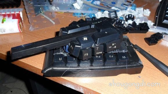 壞掉的鍵盤變廢為寶 DIY制作坦克裝甲車模型 -  www.shougongdi.com