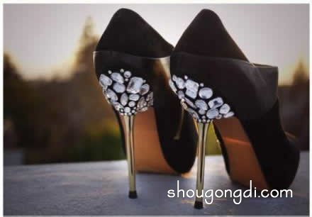 穿舊的高跟鞋小改造 黏貼上水鑽變潮流美鞋- www.shougongdi.com