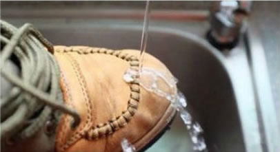 舊鞋子簡單改造防水“雨鞋”的方法- www.shougongdi.com
