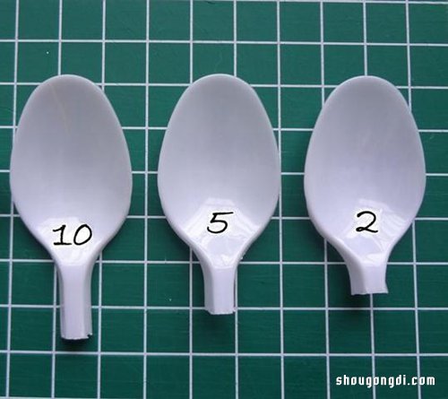 一次性塑料勺DIY手工制作牡丹花項鏈吊墜- www.shougongdi.com