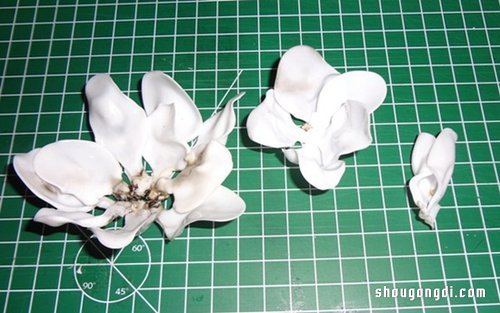 一次性塑料勺DIY手工制作牡丹花項鏈吊墜- www.shougongdi.com
