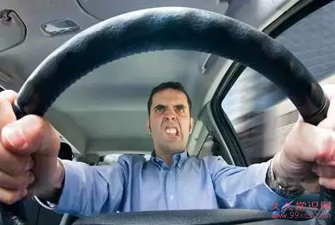 開車上路暴躁 出現這些表現小心路怒症