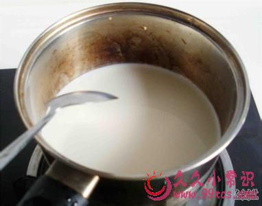 正確的煮牛奶加糖的方法