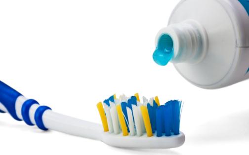 廢舊牙刷別扔掉教 你牙刷的另類用法