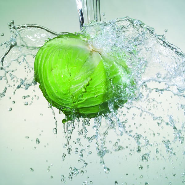 新鮮的蔬菜水果怎麼洗干淨 浸泡會讓農藥濃度加深