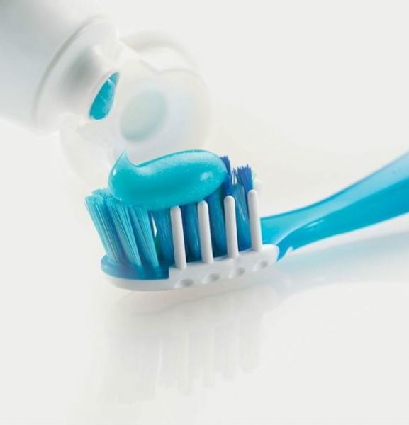 牙膏除了刷牙還有什麼作用 牙膏洗臉可以更干淨