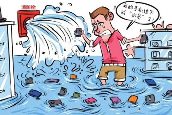 當手機掉水裡後怎麼辦 撿起來按開機鍵是最錯的思想