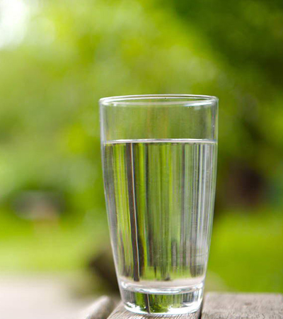 喝水最好用什麼杯子 不要使用彩杯喝水
