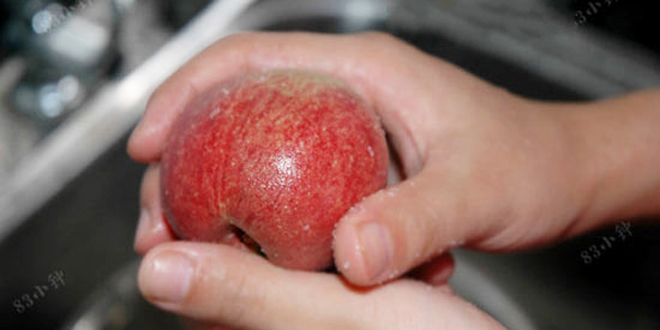 桃子上的毛怎麼去掉 洗桃小竅門干淨又快速