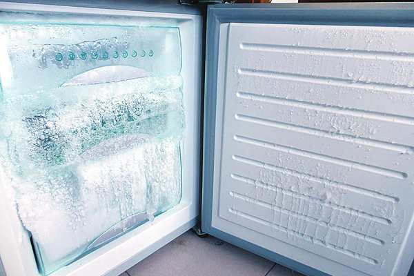 如何給冰箱快速除冰 冰箱除冰以及除異味小竅門