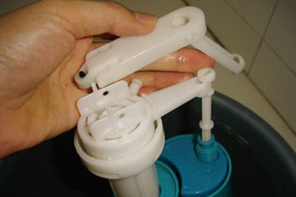馬桶水箱漏水原因有哪些 馬桶漏水維修方法