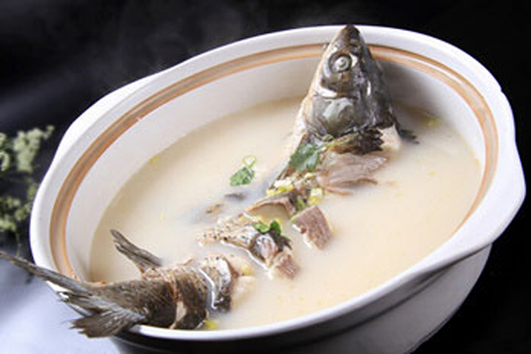 怎麼把魚湯炖白 炖出奶白色魚湯的竅門