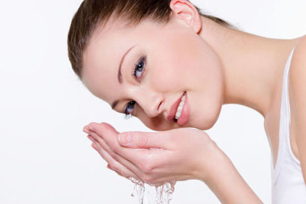 用鹽水洗臉對皮膚有什麼好處 鹽水洗臉注意事項