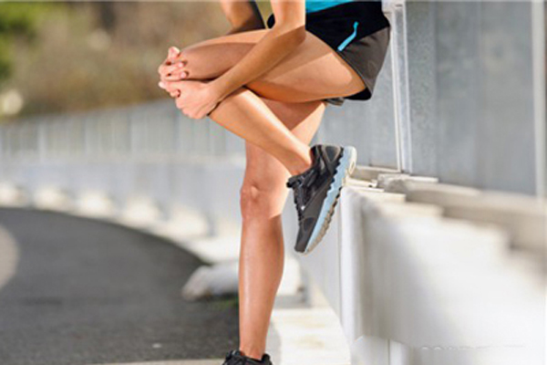 運動時腿抽筋怎麼辦 腿抽筋的原因及解決方法