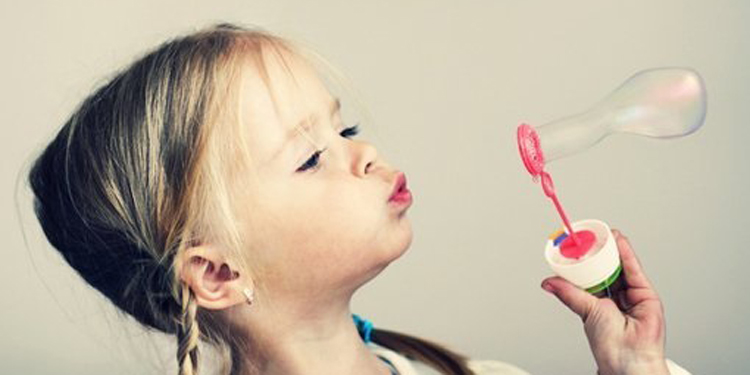 泡泡水的簡易制作方法 帶給孩子簡單的快樂