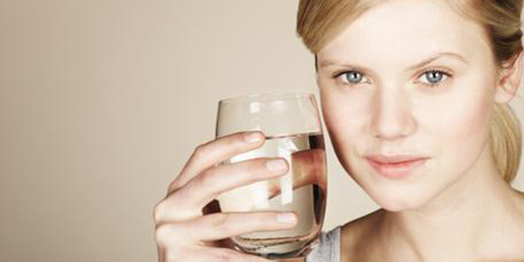 一天喝水的最佳時間表 健康喝水的方法
