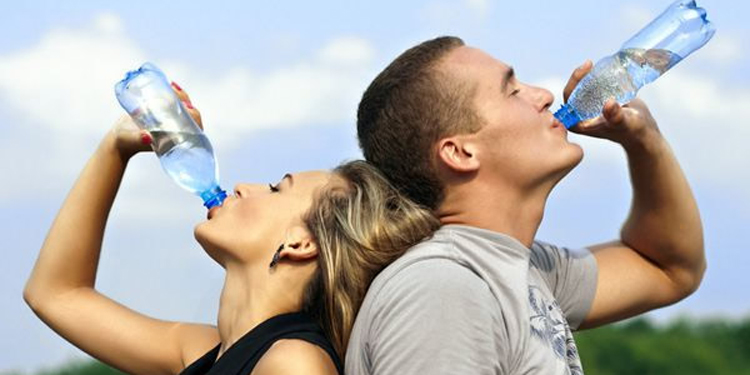 一天喝水的最佳時間表 健康喝水的方法