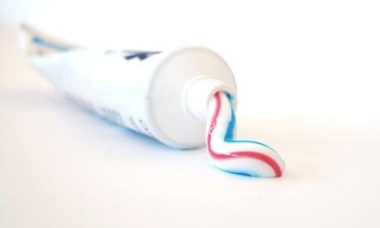 牙膏底部顏色代表什麼 選擇牙膏的技巧