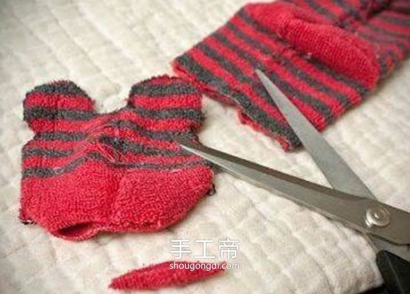 用襪子制作小熊娃娃 自制襪子娃娃小熊怎麼做 -  www.shougongdi.com