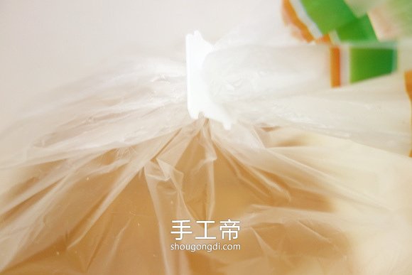 用面包塑料袋口夾制作貓咪怎麼做的方法 -  www.shougongdi.com