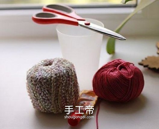 用毛線改造一次性塑料杯子怎麼做的步驟 -  www.shougongdi.com
