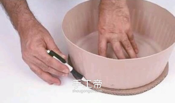 用廢報紙編織籃子步驟 編織報紙籃子的方法 -  www.shougongdi.com