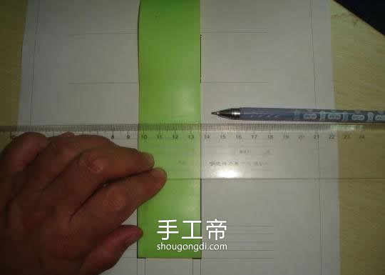 用洗發水瓶制作椅子模型 自制椅子模型怎麼做 -  www.shougongdi.com