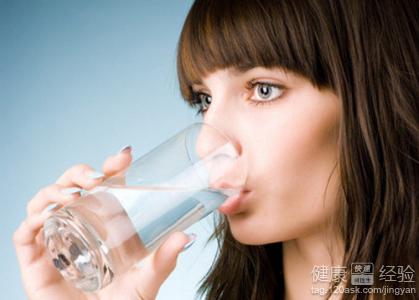 一天喝水減肥法正確喝水讓你輕松瘦身