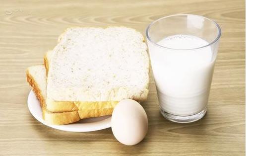 吐司面包配牛奶健康嗎 健康早餐的原則