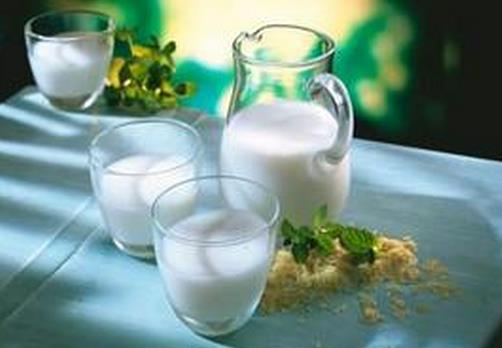 喝酸奶可防輻射 晚上喝酸奶最補鈣