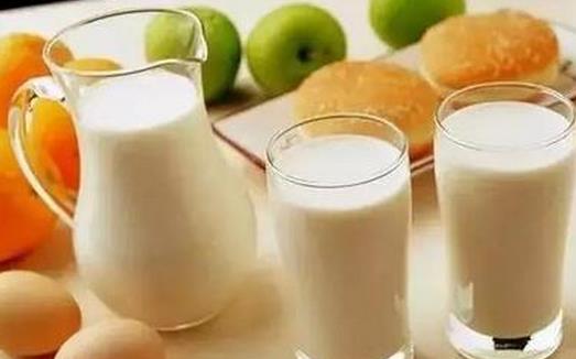 早餐只喝牛奶健康嗎？一周營養早餐推薦